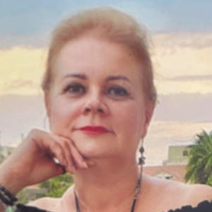 dr hab. Agata Tyburska