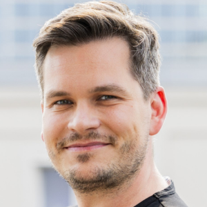 dr Pawel Huras
